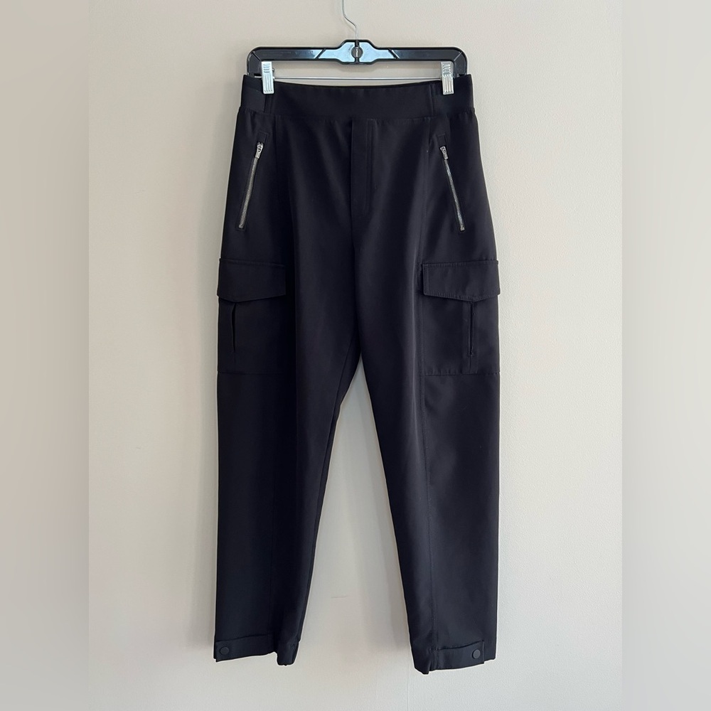 Athleta Endless High Rise Semi-Fitted Cargo Pants in Black, size 8